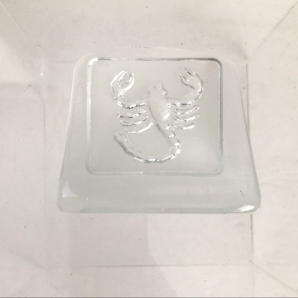Embossed Scorpion Glass Paperweight Scorpio - Picture 4 of 8